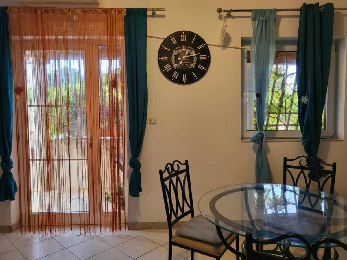 Apartments Pula With Private Parking Self Check In 외부 사진