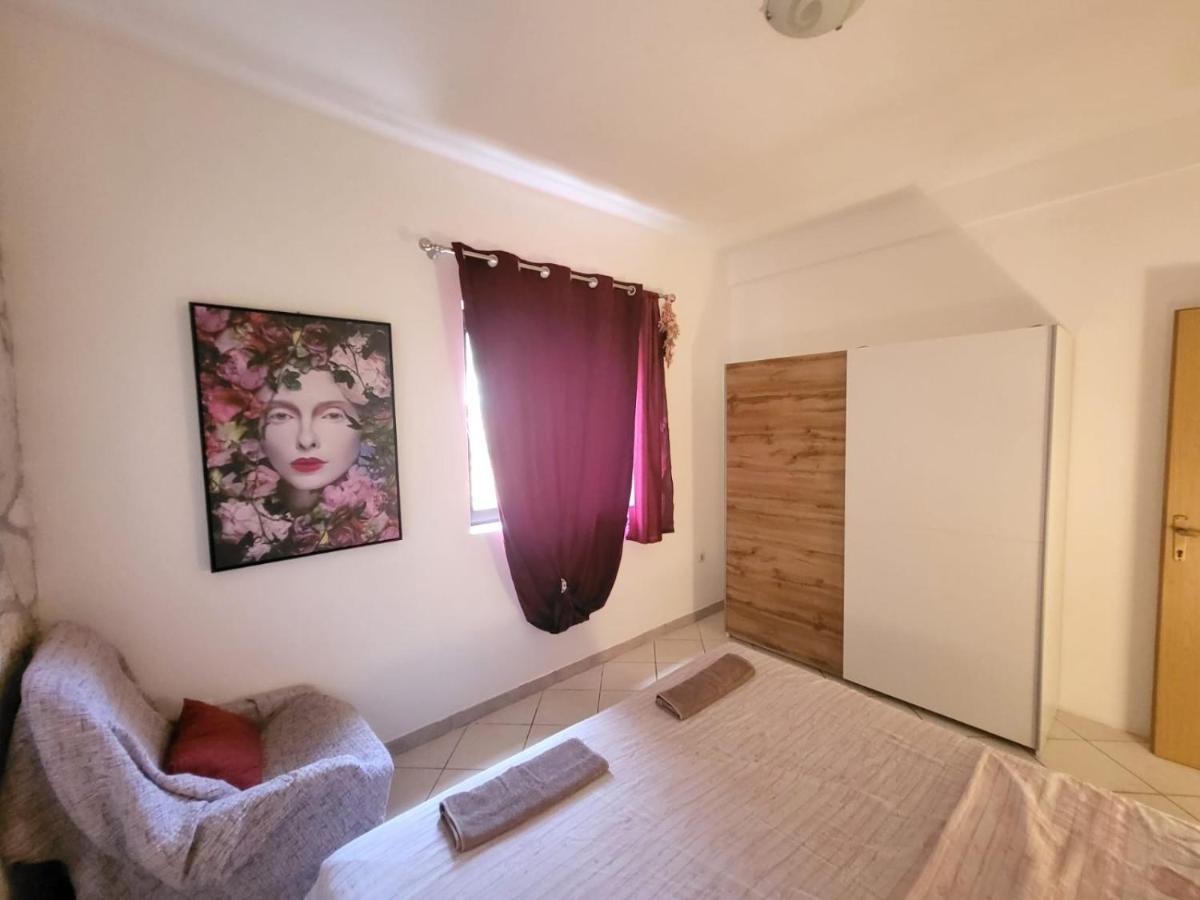 Apartments Pula With Private Parking Self Check In 외부 사진
