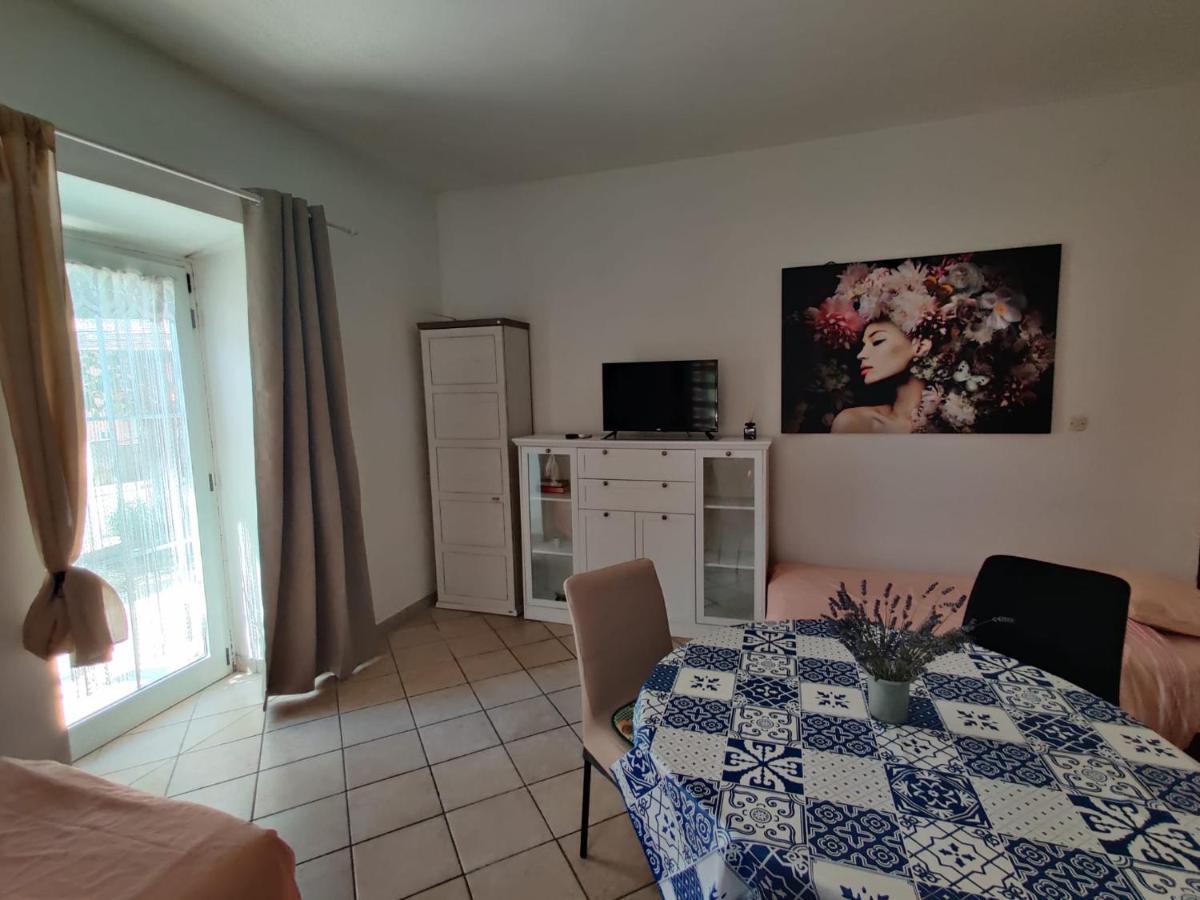 Apartments Pula With Private Parking Self Check In 외부 사진