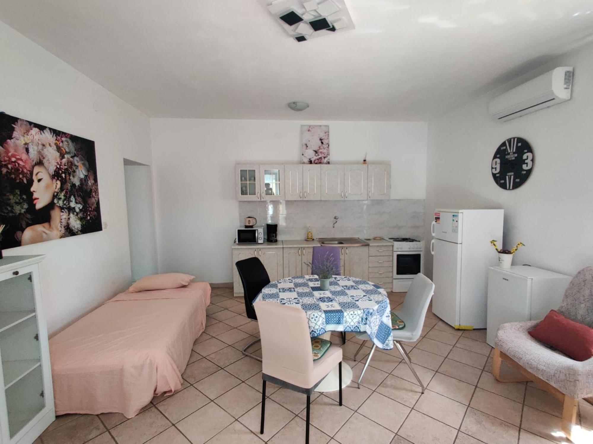 Apartments Pula With Private Parking Self Check In 외부 사진